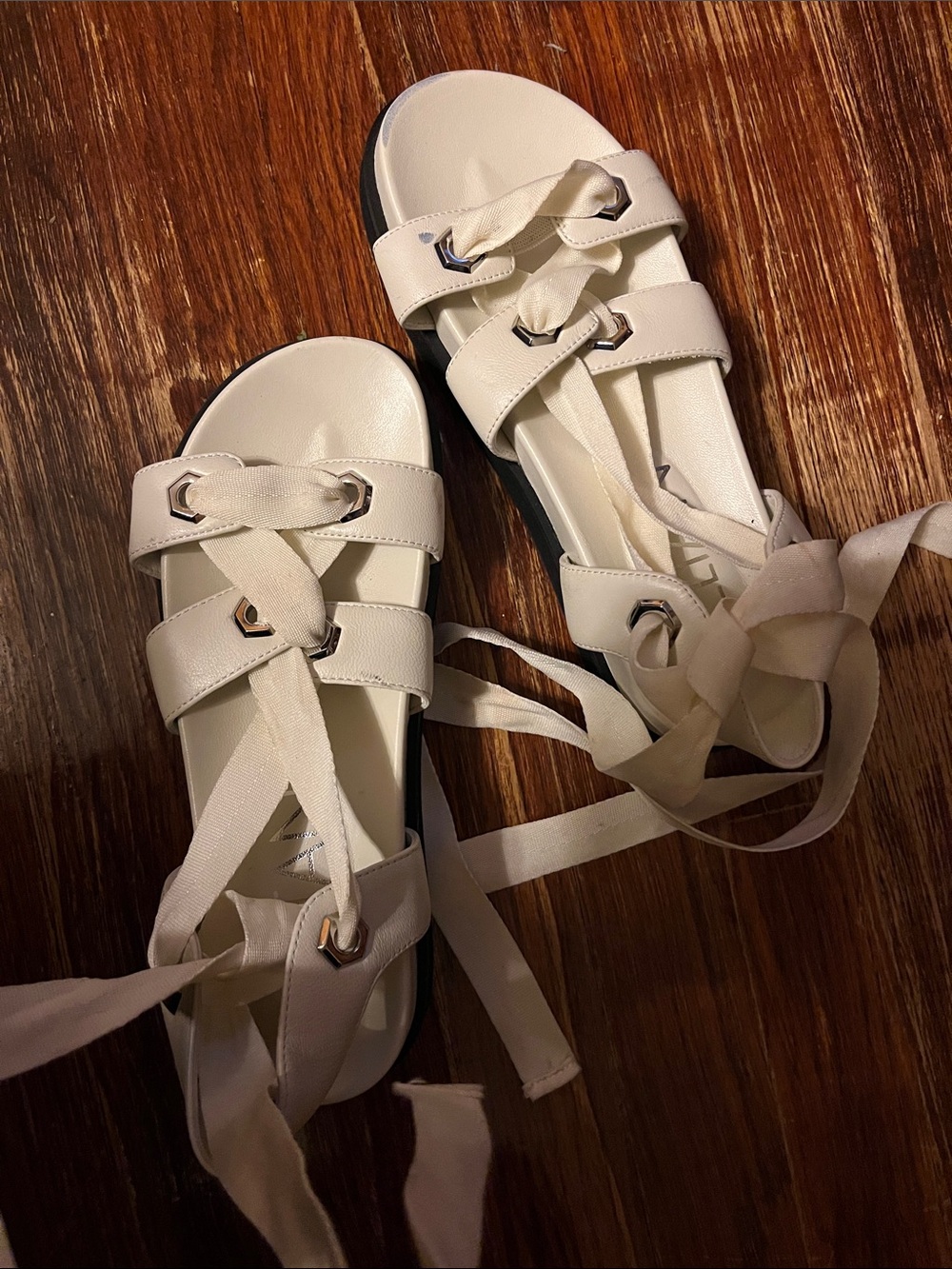 Women’s white Lace-Up Flat Sandals with Ribbon Ties